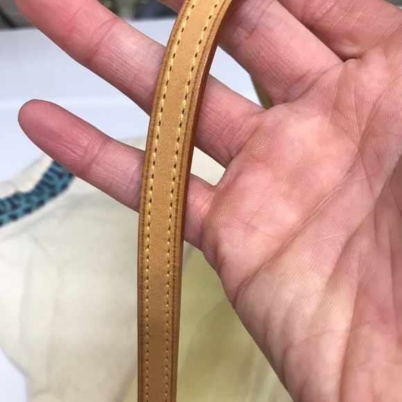 Lv bag - Picture 6 of 8